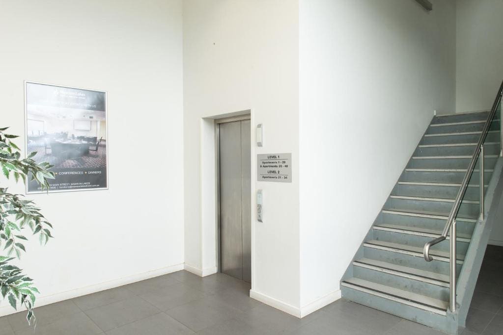 One-Bedroom Central Apartment room - Image 3