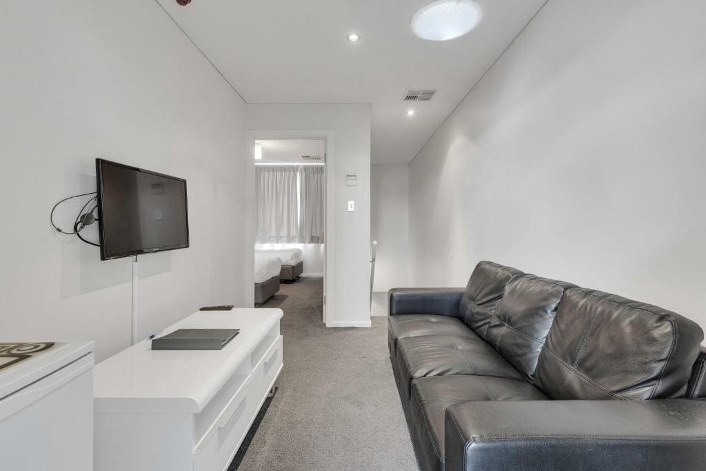 Two Bedroom Studio - Offsite & Stair Access only room - Image 2