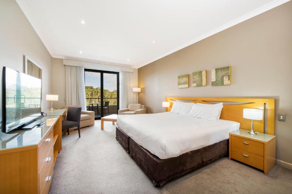 Superior King Room with Golf View room - Image 2