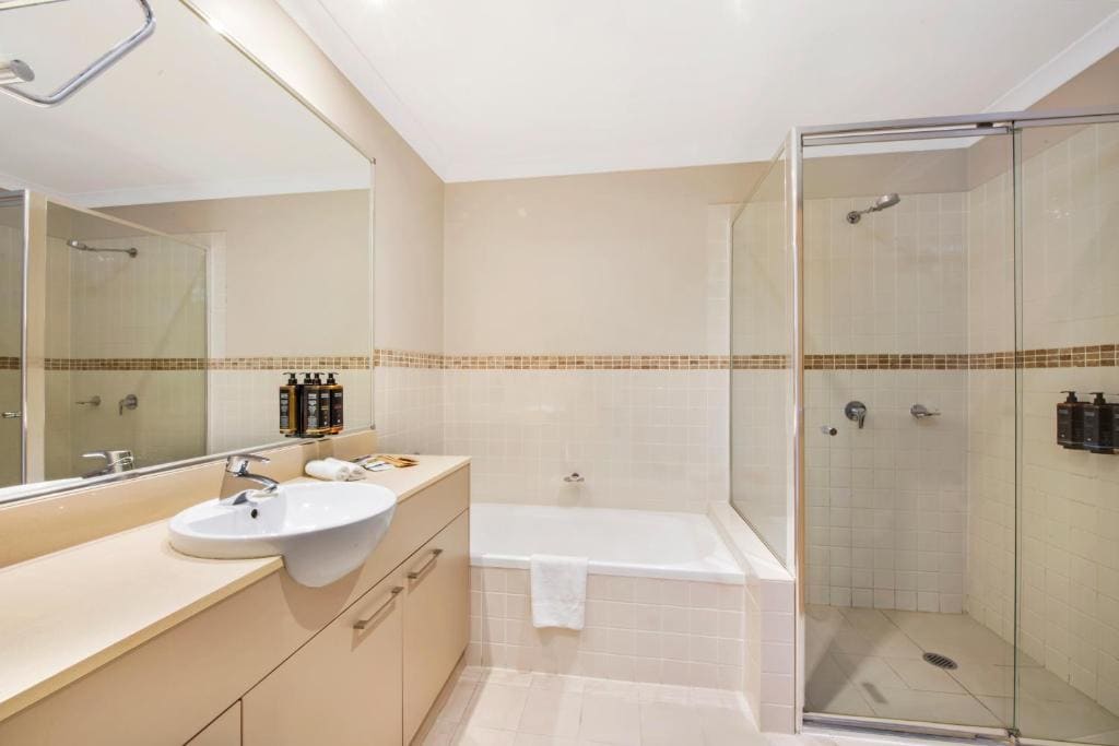 Privilege Queen Room with Balcony room - Image 2