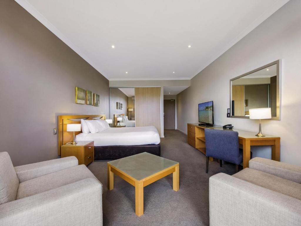 Accessible King Room room - Image 3