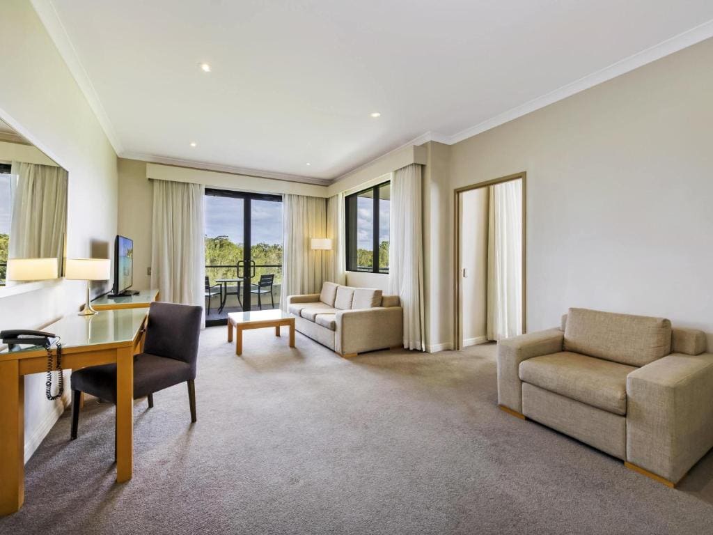 Privilege Queen Room with Balcony room - Image 3