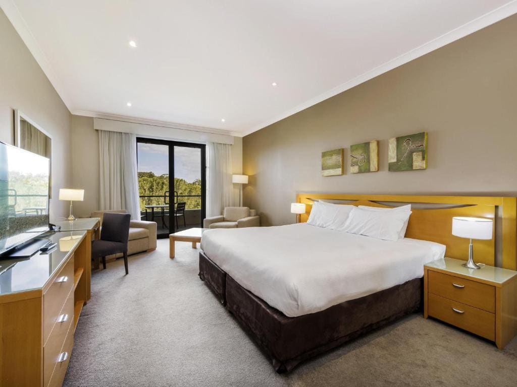 Superior King Room with Golf View room - Image 1