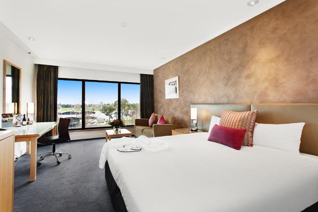 Privilege King Room with Lake View room - Image 1