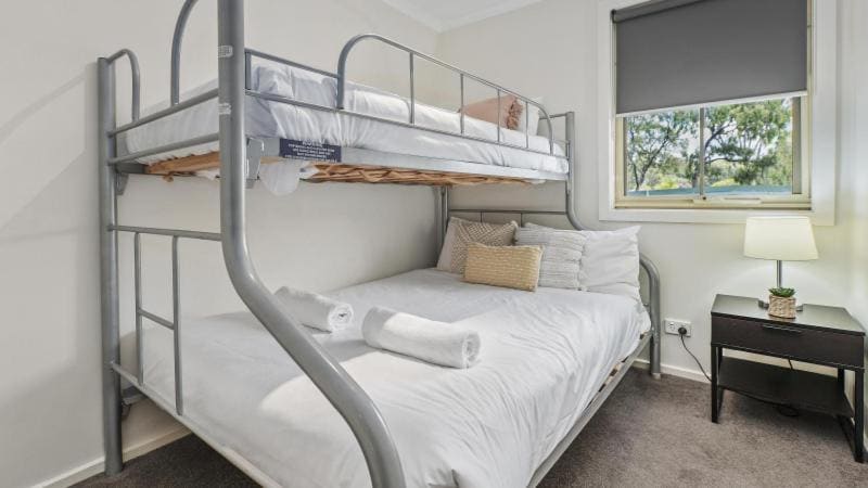 2 Bedroom Settlers Inland room - Image 3