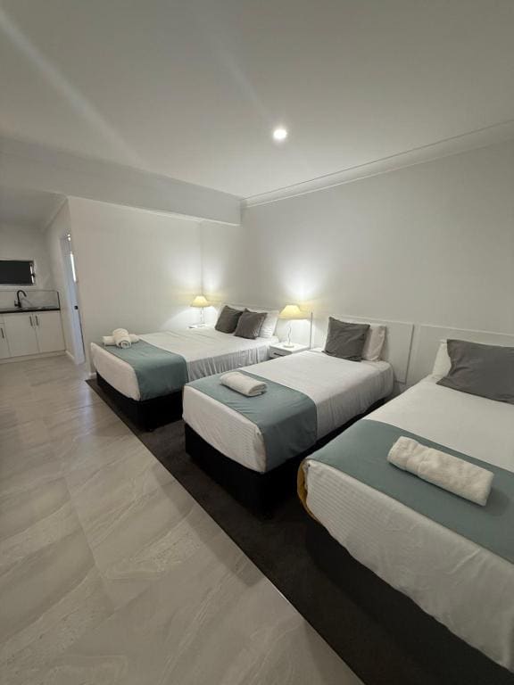 Superior Family Room room - Image 2