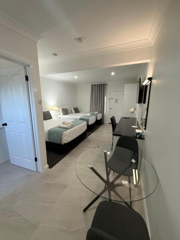 Superior Family Room room - Image 3