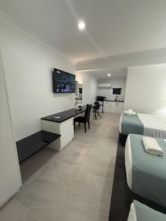 Superior Family Room room - Image 1