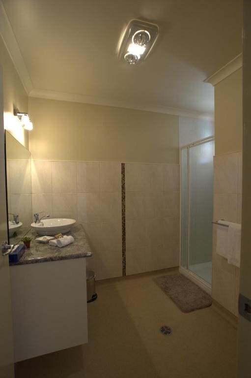 One-Bedroom Suite room - Image 2