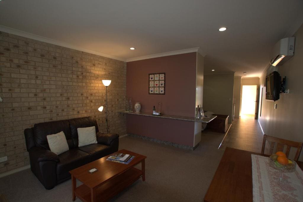 One-Bedroom Suite room - Image 1