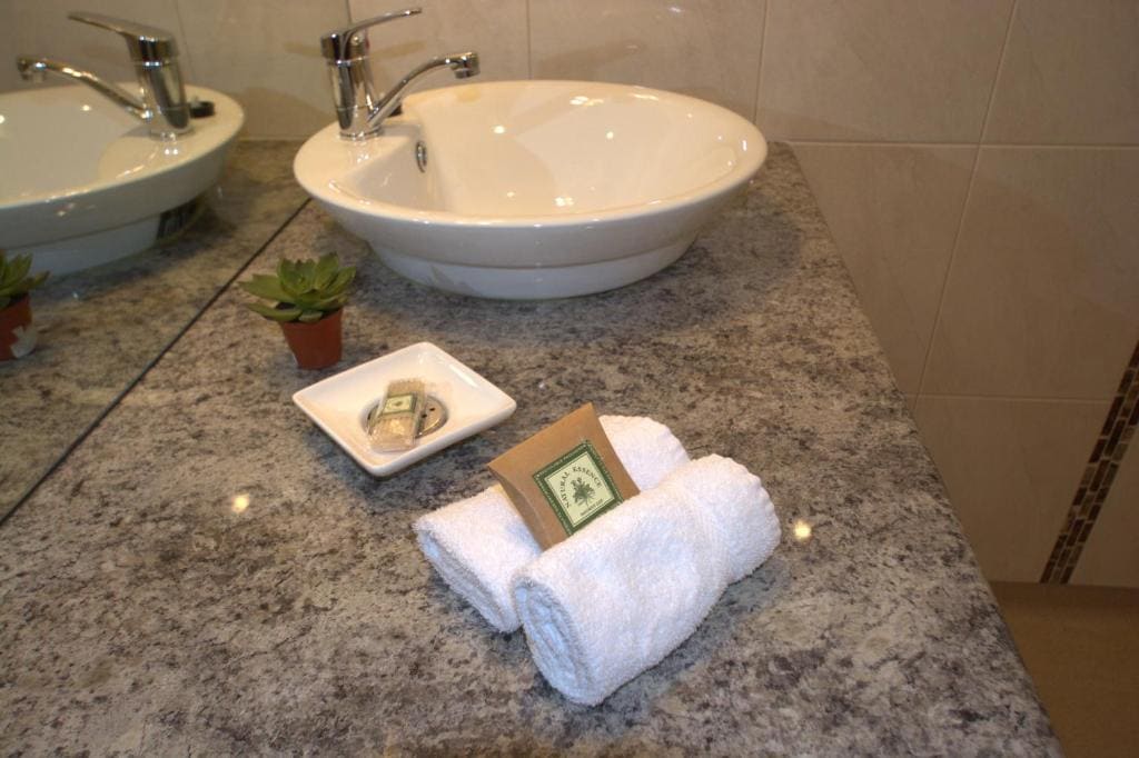 One-Bedroom Suite room - Image 3