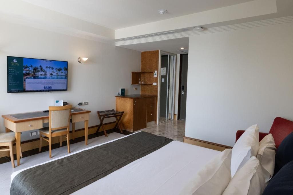 Deluxe Family Room room - Image 3