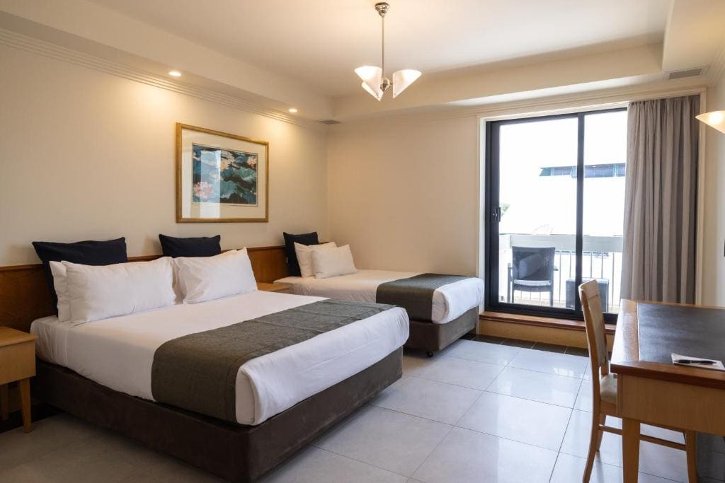 Deluxe King Room with Ocean View room - Image 3