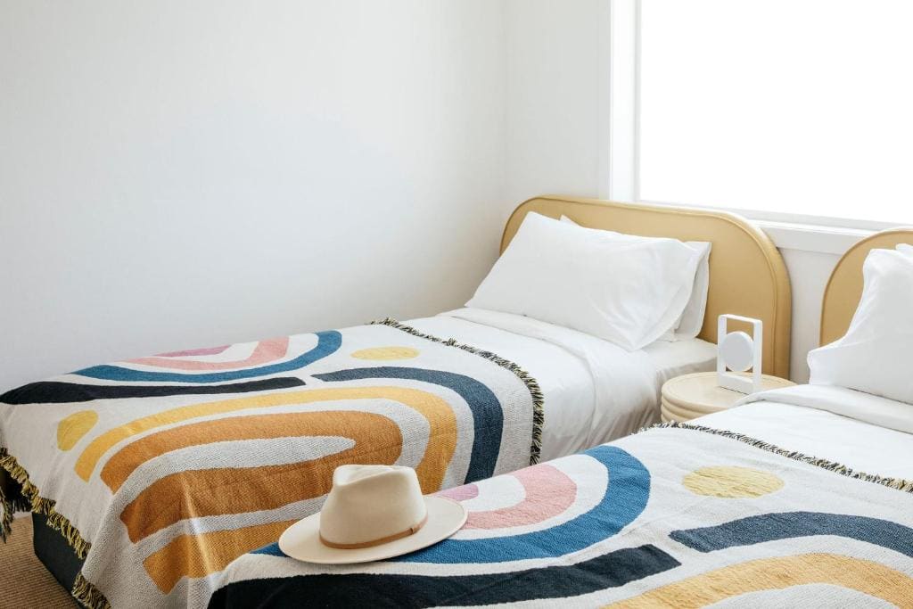 Three Bedroom Split Level Apartment room - Image 3
