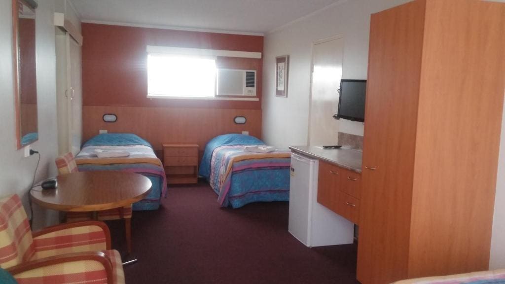 Family Room room - Image 2
