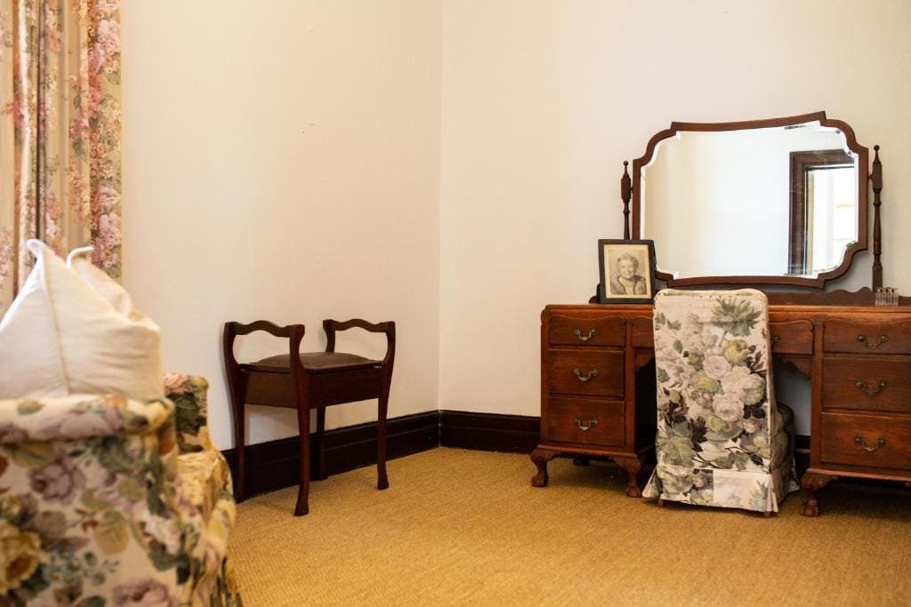 Homestead: Barr Smith Suite room - Image 2