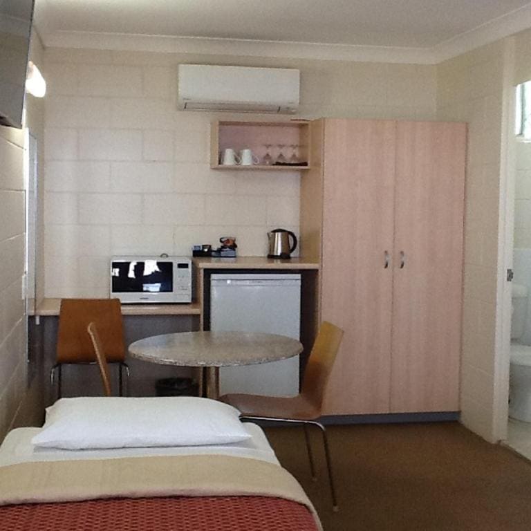 Family Room room - Image 3
