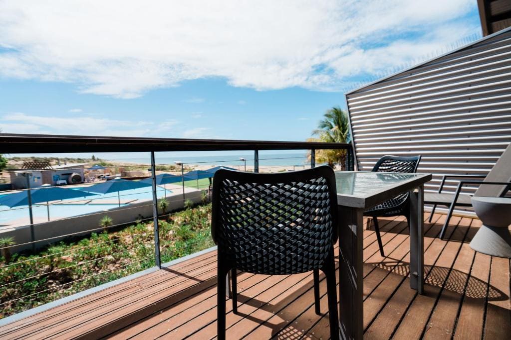 Superior Room with 1 King Bed and Ocean View room - Image 2