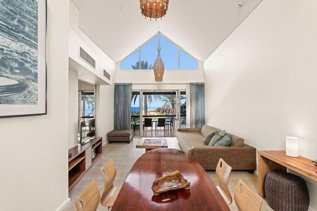Two-Bedroom Apartment with Ocean View room - Image 2
