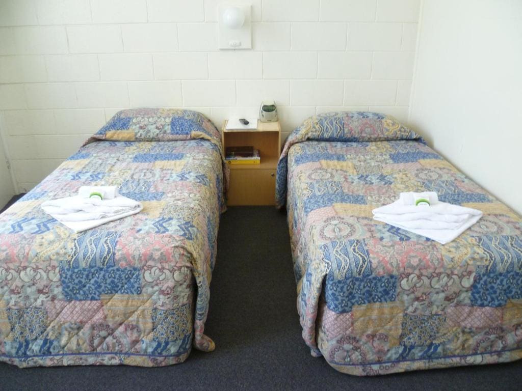 Standard Triple Room room - Image 2