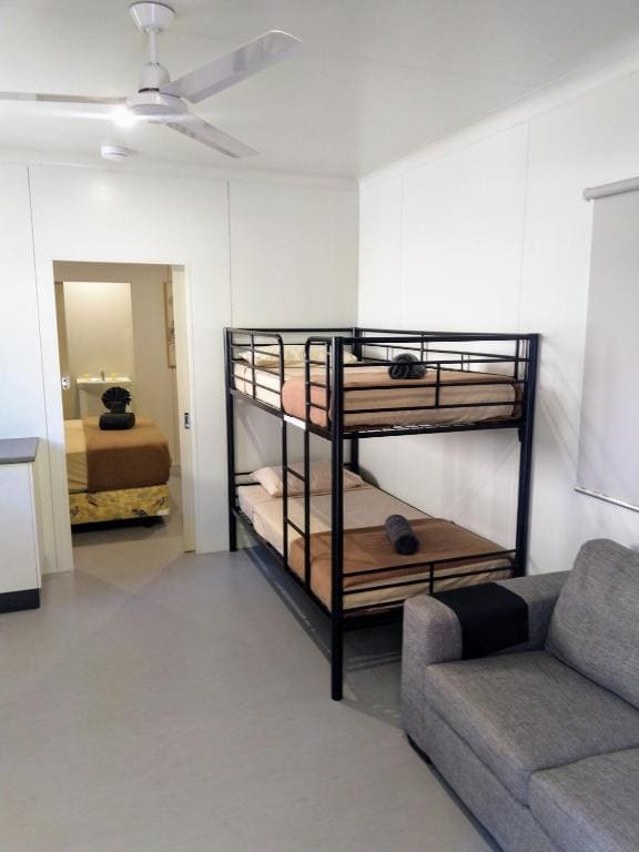 Deluxe Family Suite room - Image 3