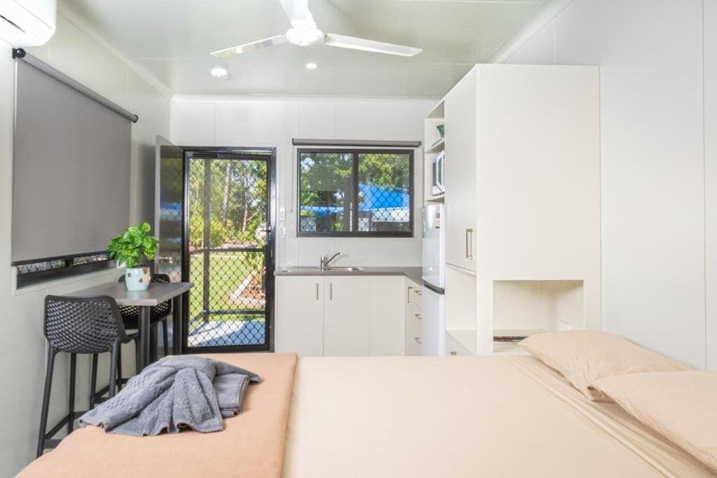 Studio with Pool View room - Image 2