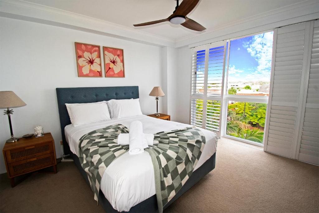 Standard Three-Bedroom Apartment room - Image 2