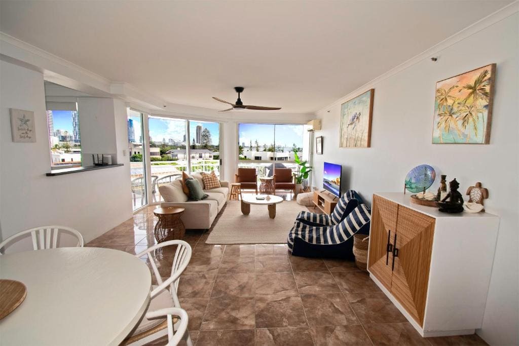 Standard Three-Bedroom Apartment room - Image 1
