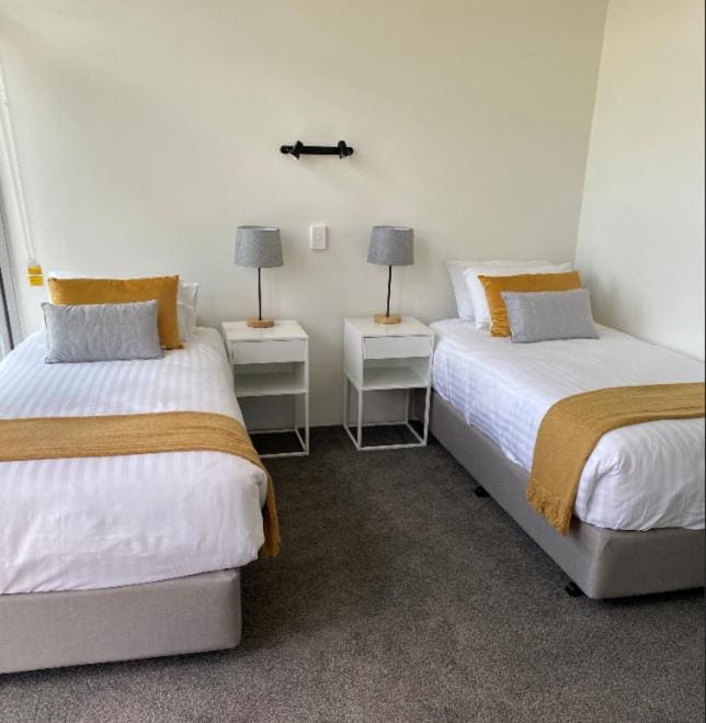 Superior Twin Room with Sea View room - Image 2
