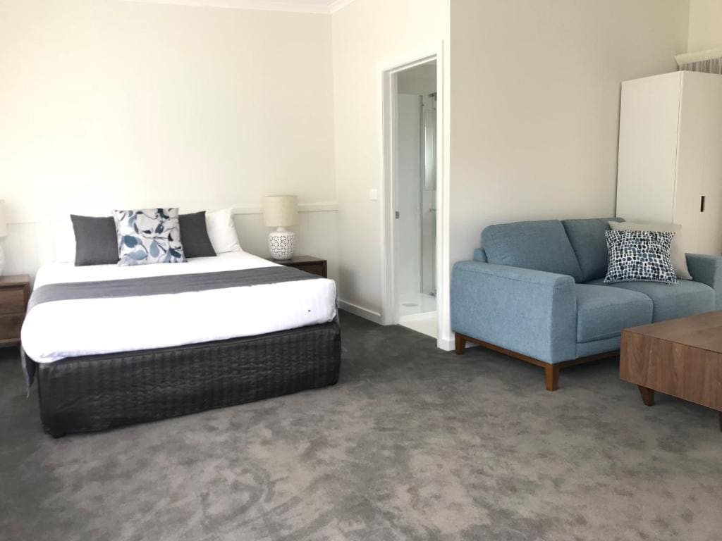 Deluxe King Room room - Image 2