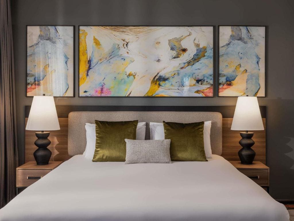 Family Queen Suite with Two Twin Beds and Balcony - View room - Image 1