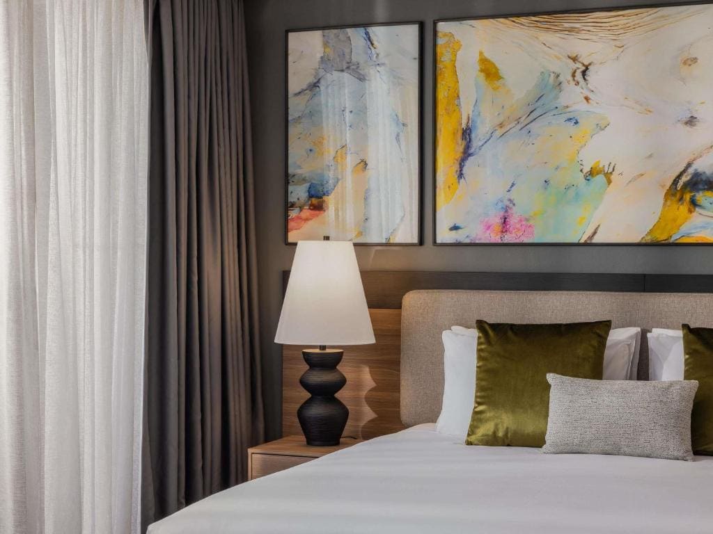 Junior King Suite with Balcony room - Image 3