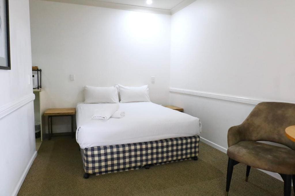Twin Room with Private Bathroom room - Image 2