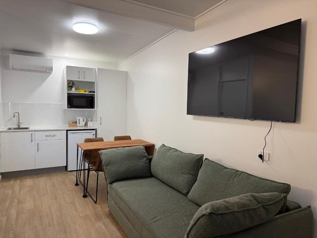 Deluxe Family Room room - Image 3