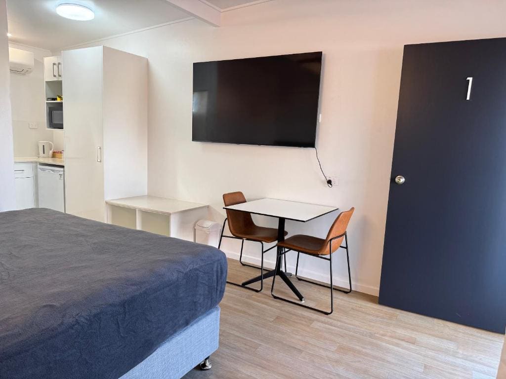 Deluxe King Room room - Image 2