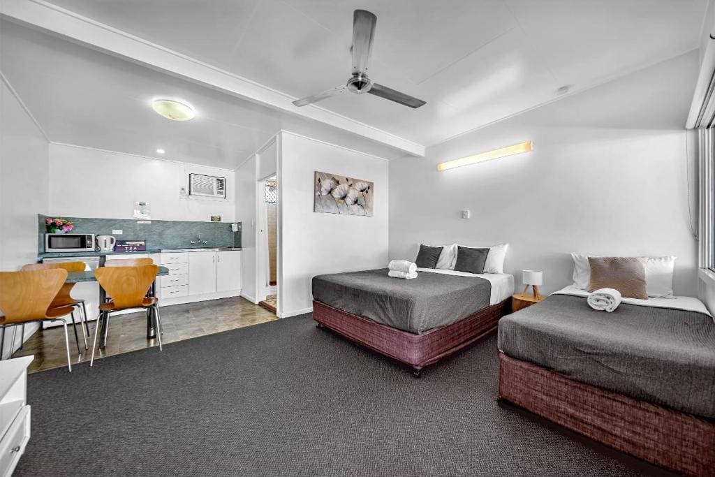 Family Room room - Image 1