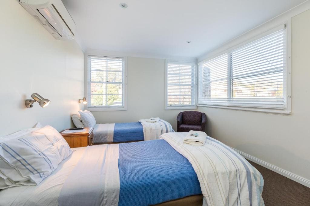 Twin Room with Shared Bathroom room - Image 1