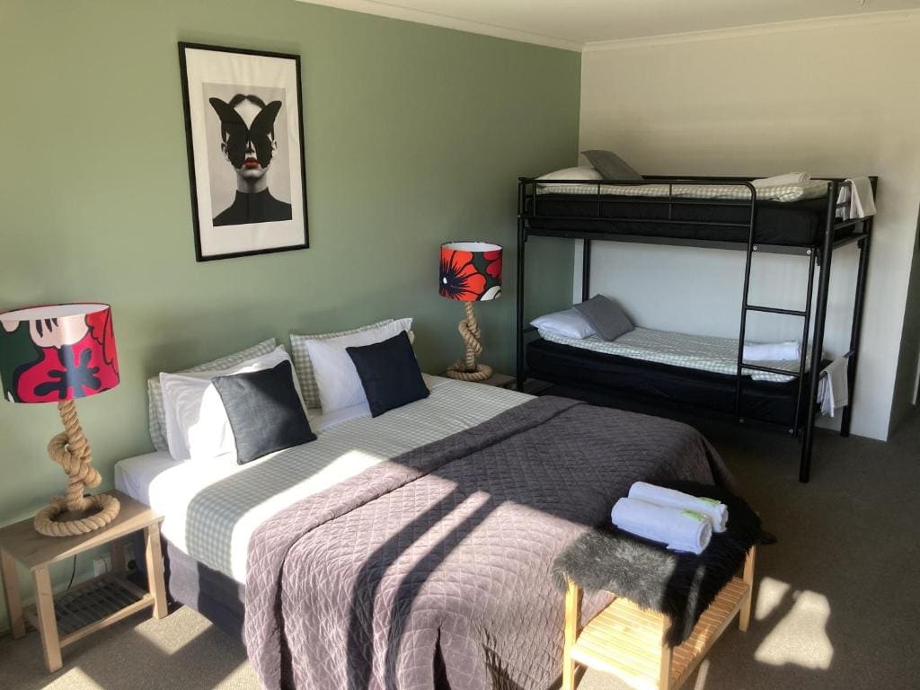 Family Room with Private Bathroom room - Image 1