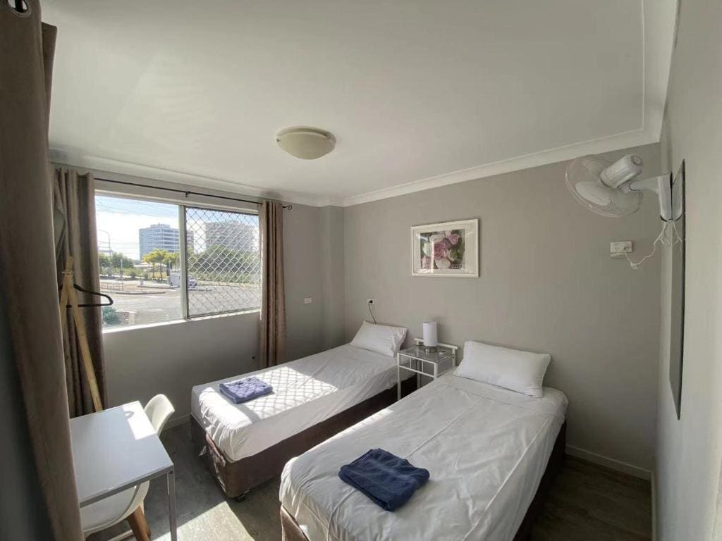 Twin Room with Shared Bathroom room - Image 1