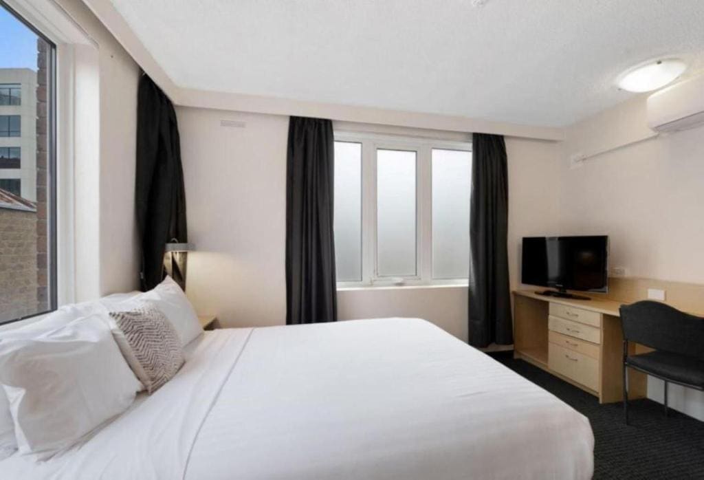 Deluxe Queen Room room - Image 2