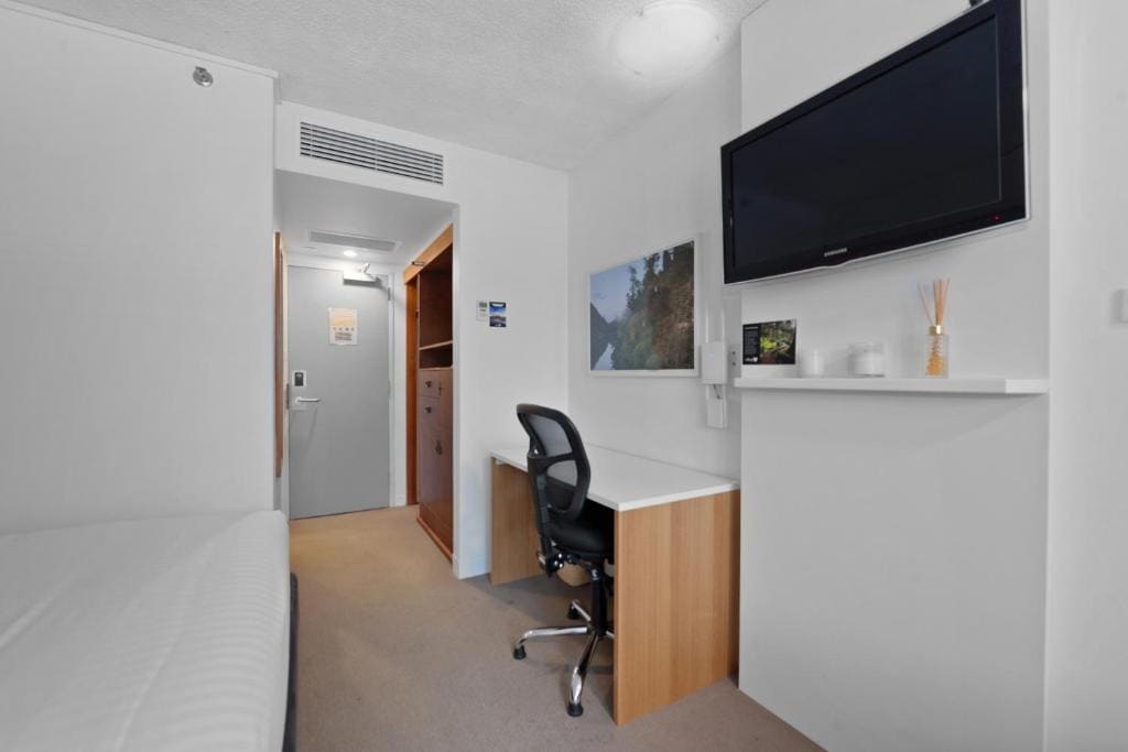 Standard Family Room room - Image 3