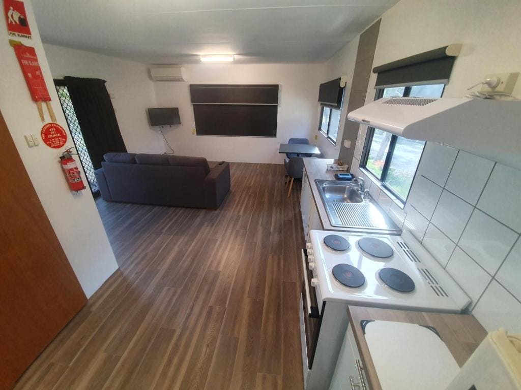 One-Bedroom Bungalow room - Image 2