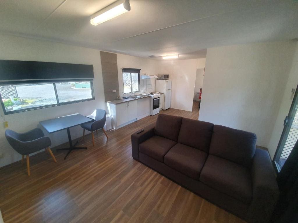 One-Bedroom Bungalow room - Image 1