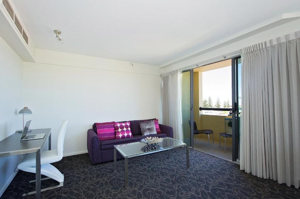 Corner Studio room - Image 3