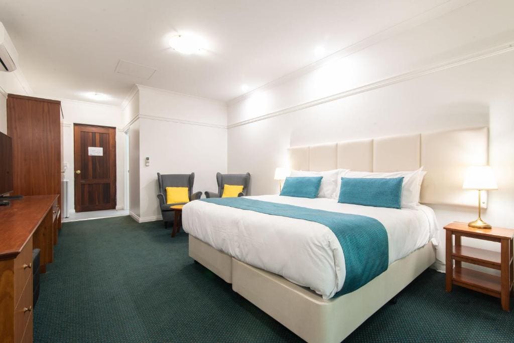 Deluxe King Room room - Image 2