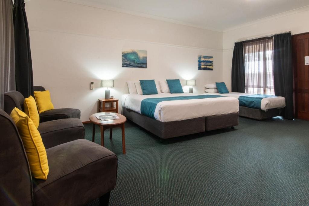 Deluxe Triple Room room - Image 2
