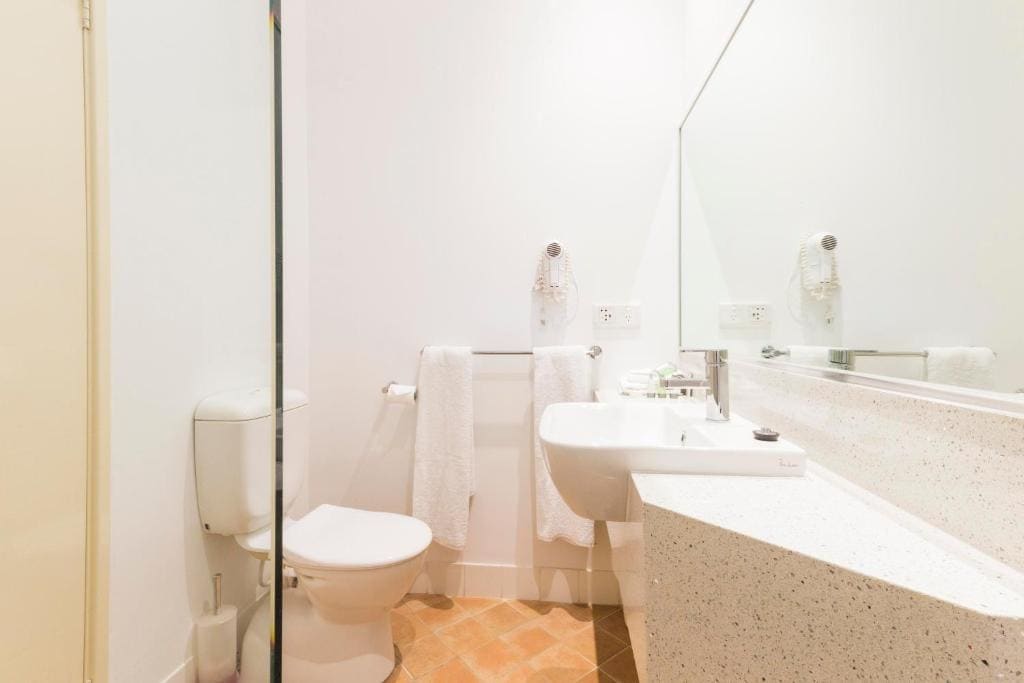 One-Bedroom Apartment room - Image 1
