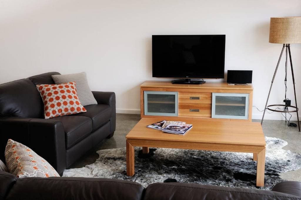 Glenwood Two-Bedroom Apartment room - Image 1