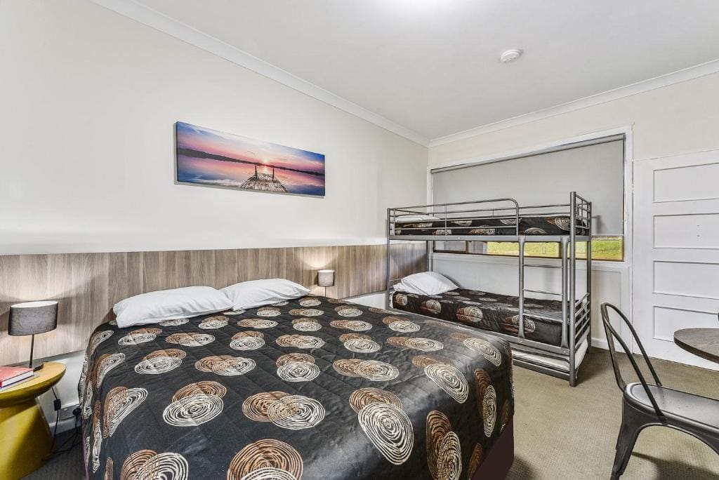 Standard Family Room room - Image 3