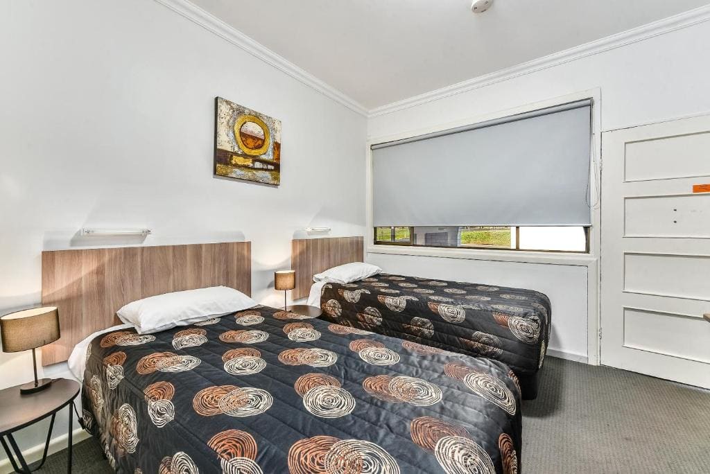 Standard Family Room room - Image 2
